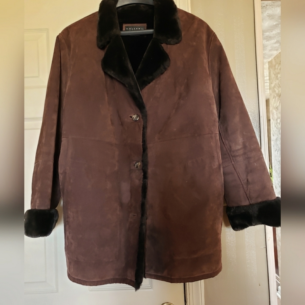 Ladies Suede jacket with fur lining
